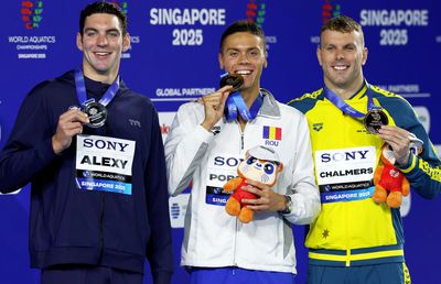 Îndemnul postat de David Popovici, după ce a devenit dublu campion mondial la Singapore: „Aceasta e victoria”