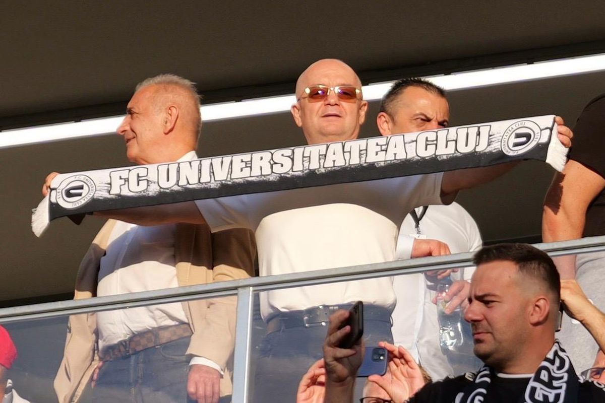 U Cluj - Ararat-Armenia, imagini din startul partidei // Scenografie specială + Emil Boc, în tribune // foto: Andrei Furnigă (GSP)