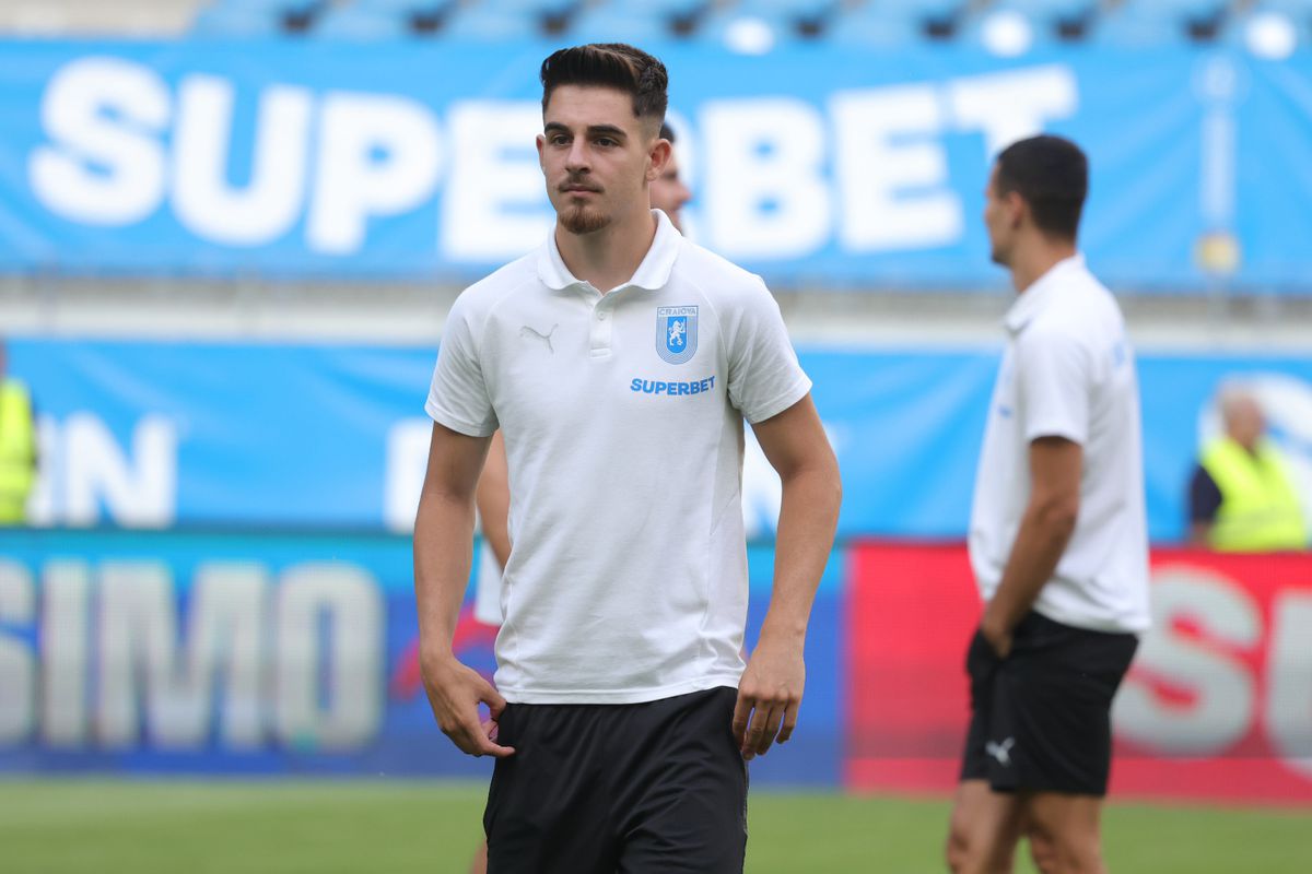 Imagini surprinse înainte de Craiova - FK Sarajevo: cum și-a mascat Cârțu operația + ce le-a uimit pe reprezentantele lui FK Sarajevo