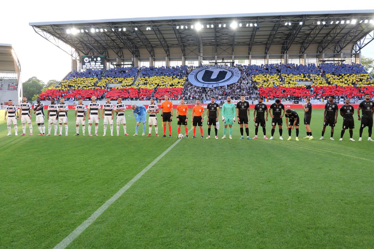 U Cluj - Ararat-Armenia, imagini din startul partidei // Scenografie specială + Emil Boc, în tribune // foto: Andrei Furnigă (GSP)