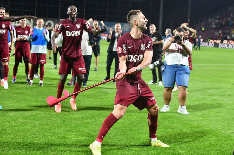 Trei detalii de la victoria CFR-ului cu Lugano: un altfel de Dan Petrescu, cârja aruncată-n iarbă și răzbunarea elvețienilor