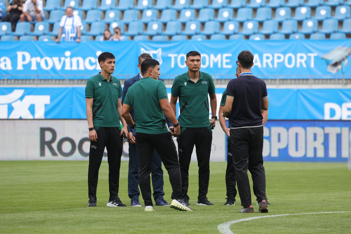 Imagini surprinse înainte de Craiova - FK Sarajevo: cum și-a mascat Cârțu operația + ce le-a uimit pe reprezentantele lui FK Sarajevo