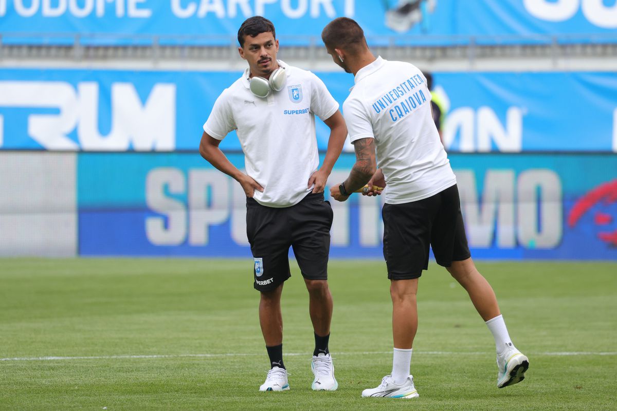 Imagini surprinse înainte de Craiova - FK Sarajevo: cum și-a mascat Cârțu operația + ce le-a uimit pe reprezentantele lui FK Sarajevo