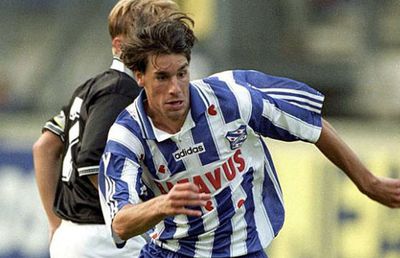 UPDATE ASU Poli l-a numit „principal” pe Mugur Gușatu, autorul celebrei fraze: „Nu joc pentru că antrenorul e naționalist și îl preferă pe unul Van Nistelrooy” :D