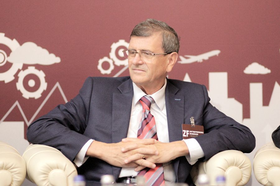 Ștefan Gadola, acționar minoritar CFR Cluj CFR CLUJ // EXCLUSIV Conducerea campioanei a răbufnit la miezul nopții: „Ce caută un asemenea om în arbitraj? În fotbal e ca în politică, trăim vremuri incredibile”