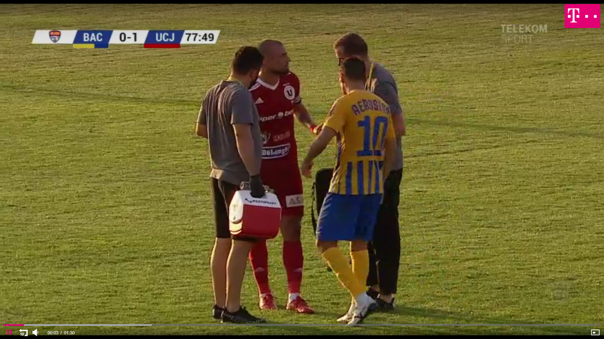 Cât ghinion! Gabi Tamaș, accidentare la debutul la U Cluj » Scos cu targa de pe teren și dus la spital