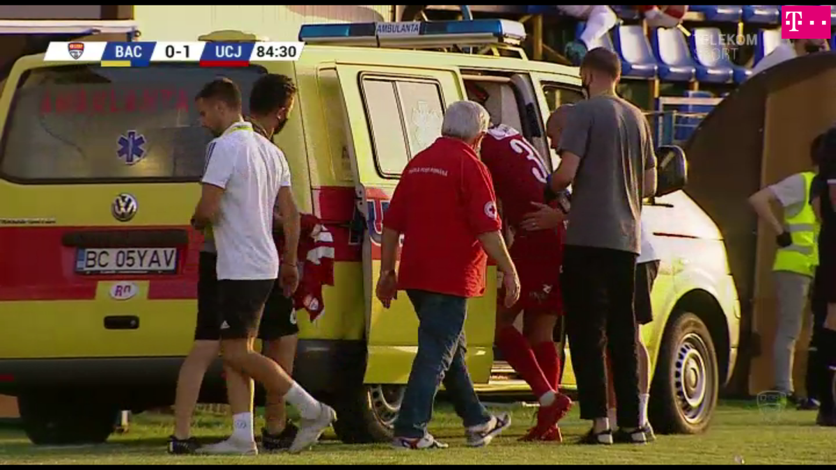 Cât ghinion! Gabi Tamaș, accidentare la debutul la U Cluj » Scos cu targa de pe teren și dus la spital