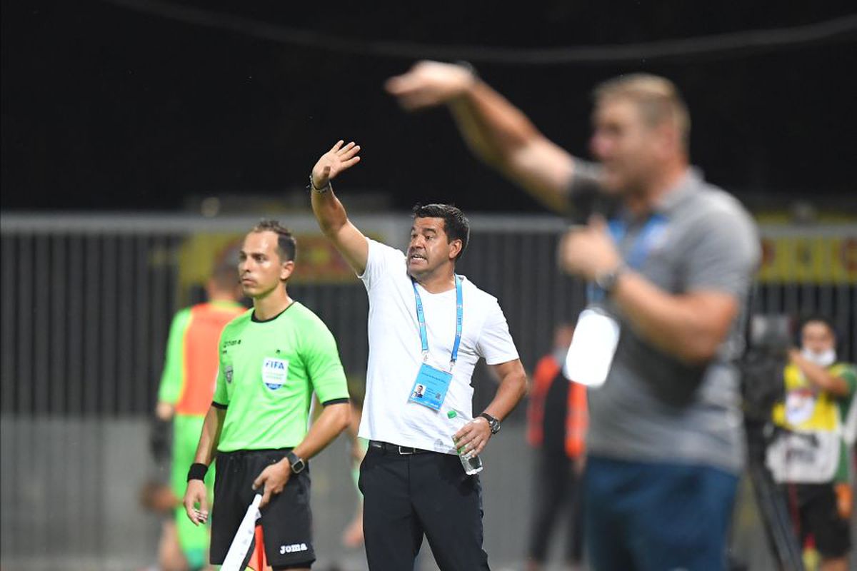 DINAMO. Cosmin Contra a pus 4 fotbaliști pe lista de transferuri » Al cincilea a profitat de accidentarea lui Achim și a scăpat de „ghilotină”