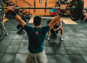 “Așa da” și ”așa nu” la sală: regulile nescrise ale etichetei sportive