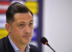 Cornel Dinu suspectează că Mirel Rădoi face jocurile impresarilor: „Cum să-l iei la lot? E cel mai modest din istorie!”