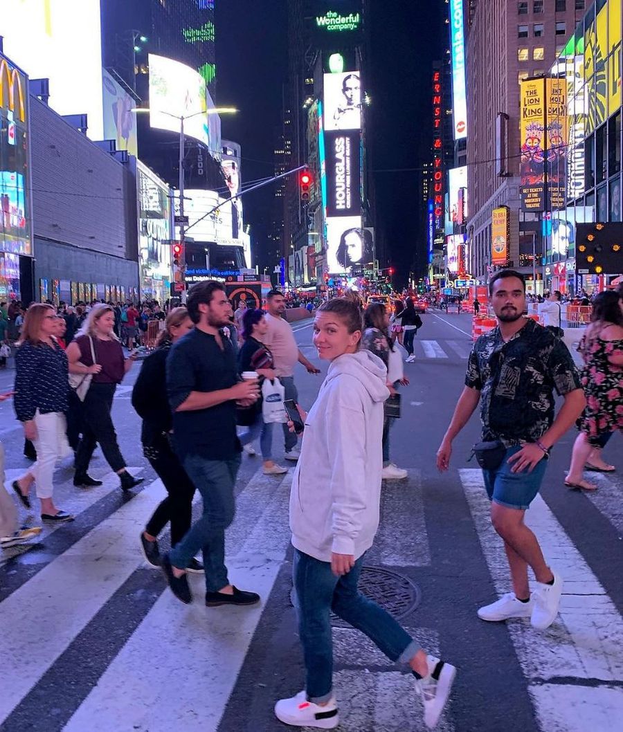 Simona Halep pe străzile din New York într-o imagine din 2019 Foto Instagram Simona Halep „M-am grăbit, am forțat” » Simona Halep admite că și-a dorit imens să joace la Wimbledon