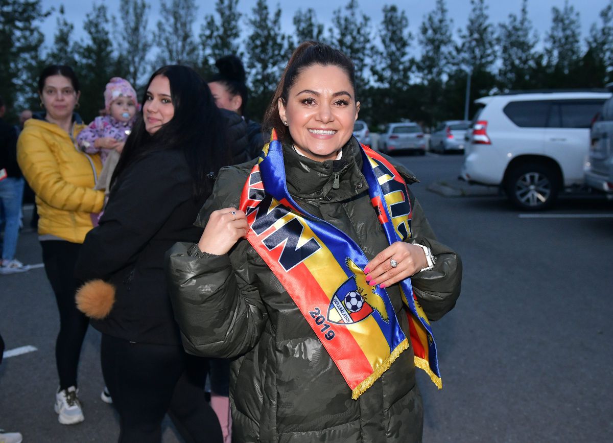 „Tricolorii” lui Rădoi, primiți cu mult entuziasm în Islanda! Imagini cu fanii români prezenți la hotel