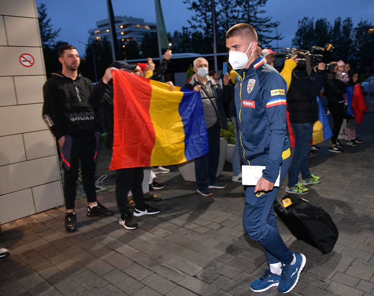 „Tricolorii” lui Rădoi, primiți cu mult entuziasm în Islanda! Imagini cu fanii români prezenți la hotel
