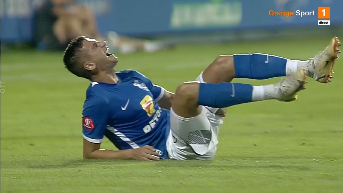 A urlat de durere! Accidentare urâtă în Farul - FCSB » A ieșit cu targa de pe teren și a izbucnit în lacrimi