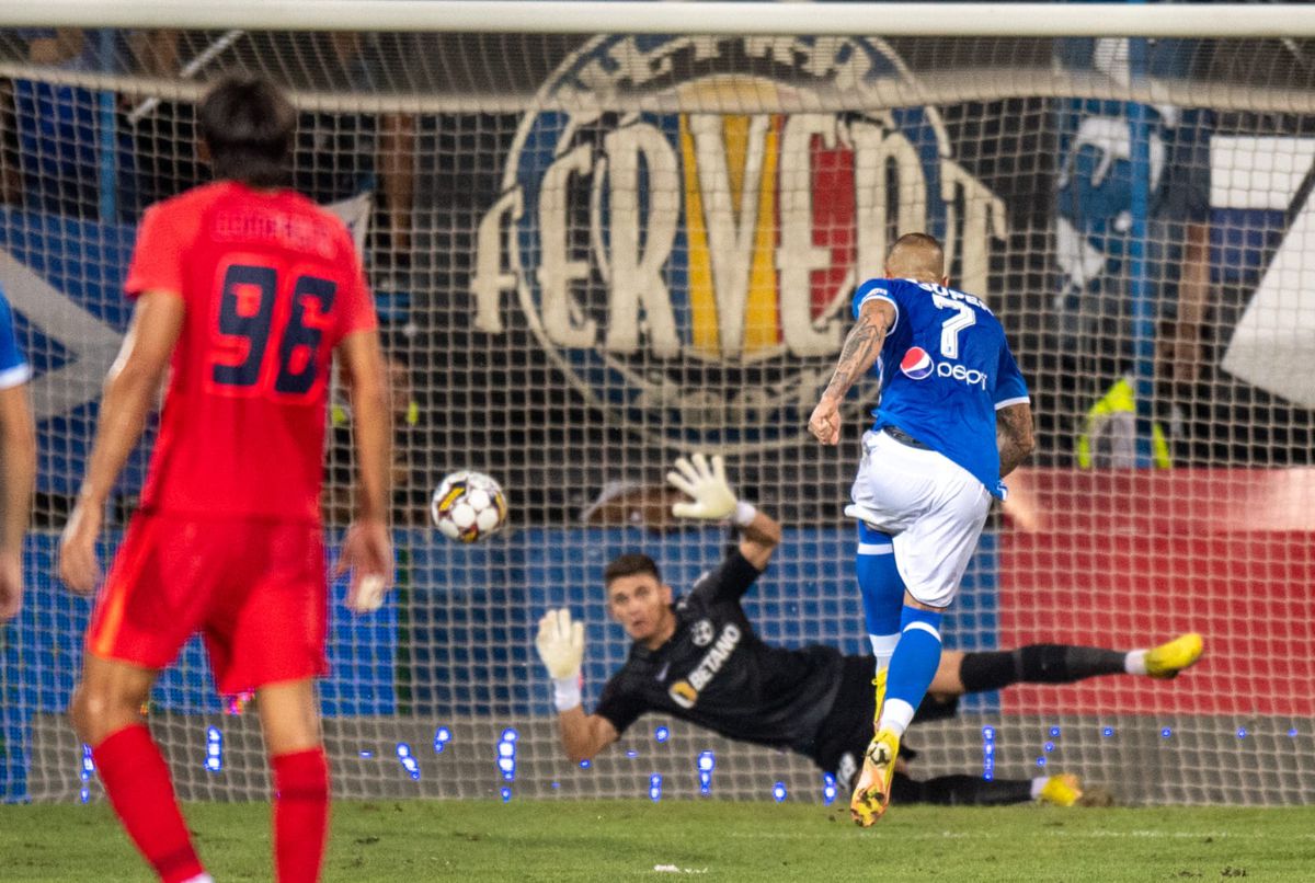 Hagi îngroapă și mai rău FCSB și revine pe primul loc în Liga 1! Clasare ȘOCANTĂ pentru echipa lui Dică după 8 etape