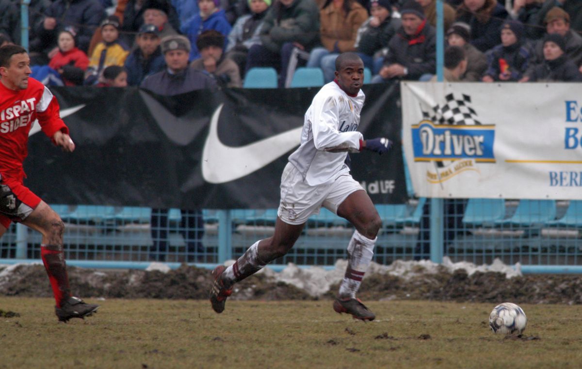 Henry Makinwa - nigerianul campion cu Rapid în 2003