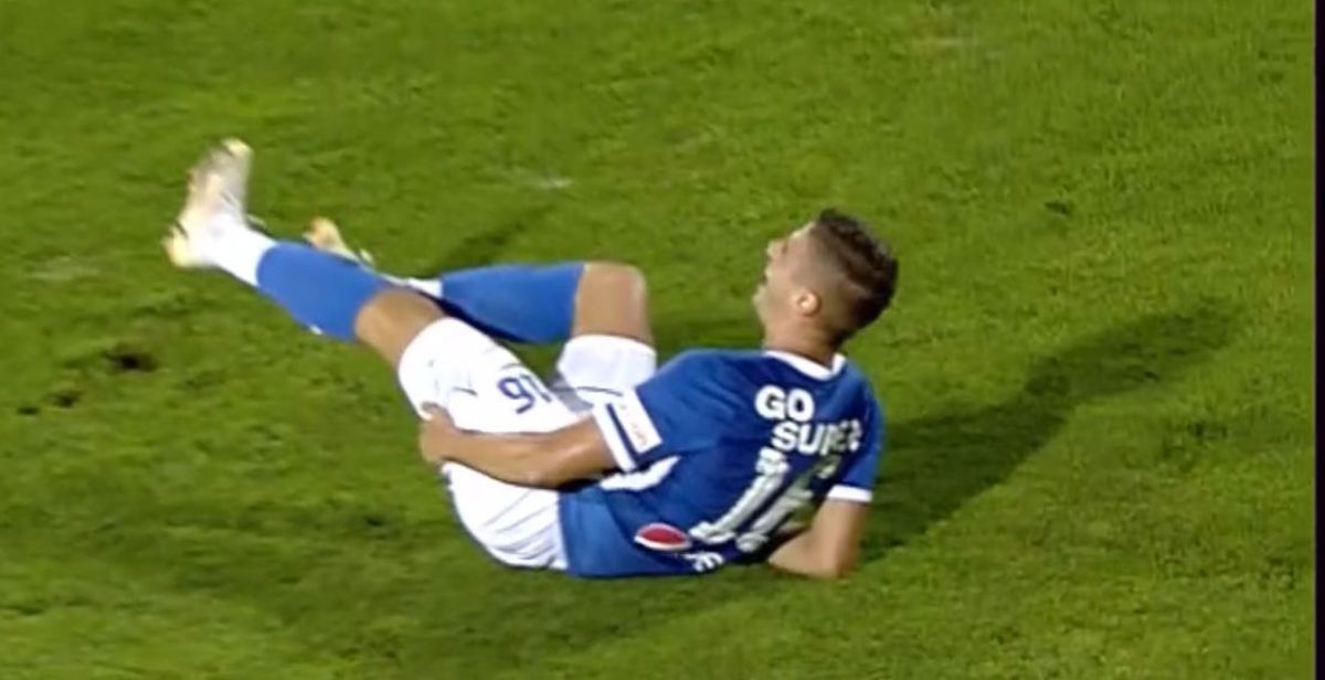 A urlat de durere! Accidentare urâtă în Farul - FCSB » A ieșit cu targa de pe teren și a izbucnit în lacrimi