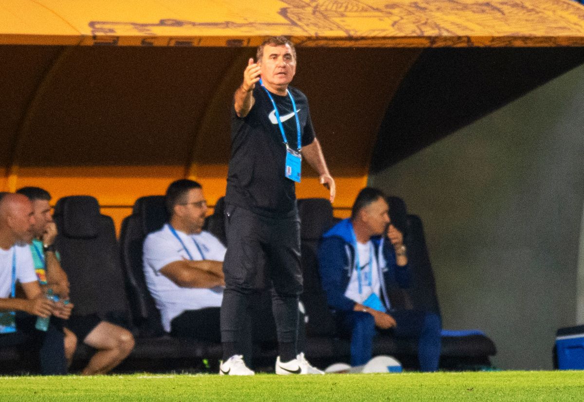 „Regele” Hagi, plecăciune în fața elevilor de la Farul: „Nu vreau să folosesc cuvinte mari, dar s-au autodepășit!”