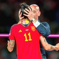 Luis Rubiales, președintele Federației Spaniole de Fotbal, a sărutat-o pe jucătoarea Jennifer Hermoso. Foto: Imago Images