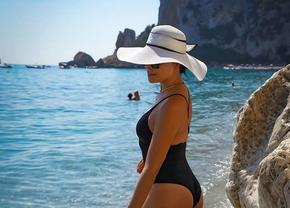 Corina Caragea a pozat în costum de baie, la 40 de ani