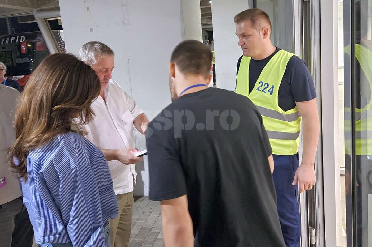 Apariție rară: Mihai Rotaru, cu soția la stadion la Craiova - Rapid