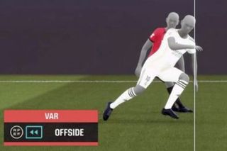 Mbappe contestă VAR-ul, după ce Real Madrid a avut TREI goluri anulate! Imaginea postată de francez