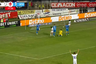 Fază nemaivăzută în Superligă! I-a „furat” golul coechipierului, care a avut o criză de nervi