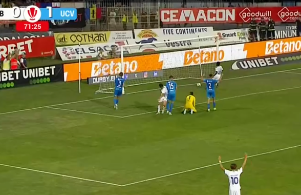 Fază nemaivăzută în Superligă! I-a „furat” golul coechipierului, care a avut o criză de nervi