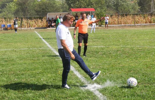 Gică Hagi a dat lovitura de start la un meci de liga a cincea