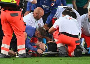 Jucătorul lui Augsburg a ajuns la spital, antrenorul o acuză pe Bayern: ”Dacă-și activau sinapsele...”