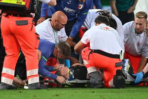 Jucătorul lui Augsburg a ajuns la spital, antrenorul o acuză pe Bayern: ”Dacă-și activau sinapsele...”