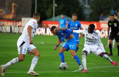 FC Botoșani - Universitatea Craiova 1-1 » Oltenii scapă victoria după o eroare a defensivei și ratează șansa de a se distanța de Rapid