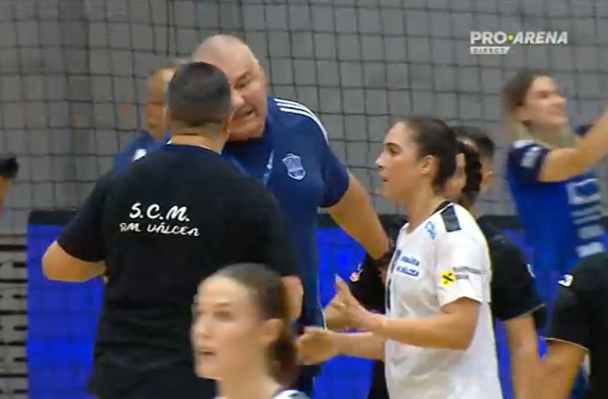 Scandal după debutul cu eșec! Florentin Pera a sărit la oficiali: a fost oprit de propriile handbaliste » Toate rezultatele etapei + Clasamentul