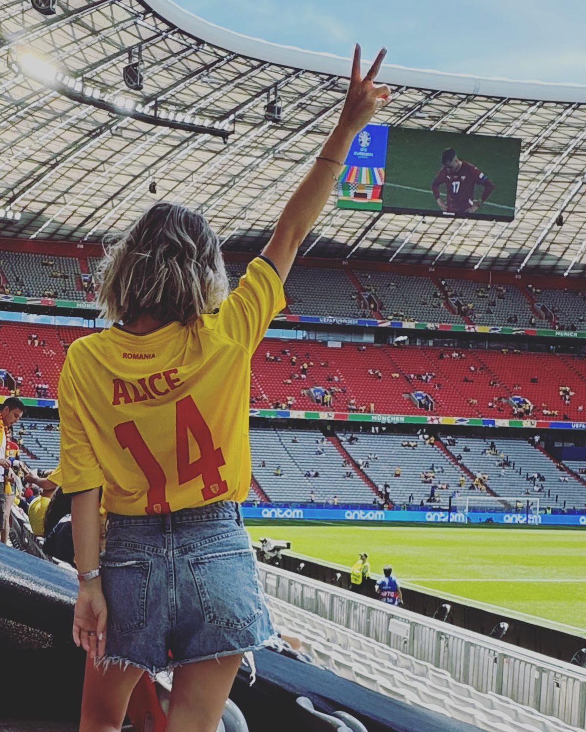 Nu pierd timpul! Fiica lui Bodescu de la FRF i-a spus „DA” fostului atacant din Superliga