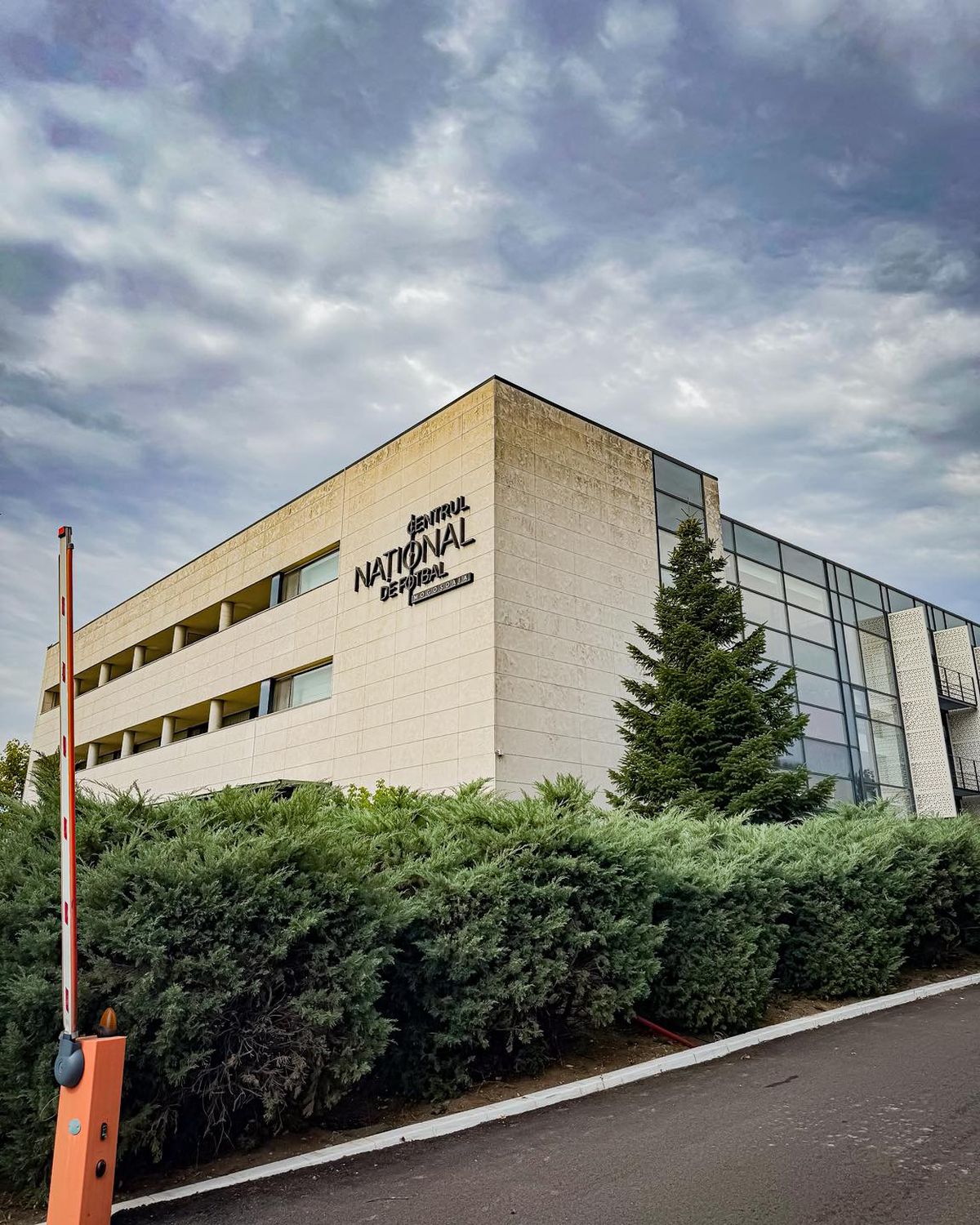 Mircea Lucescu a sunat adunarea! Primii „tricolori” veniți la lot pentru meciurile României din septembrie + Decizia luată de FRF