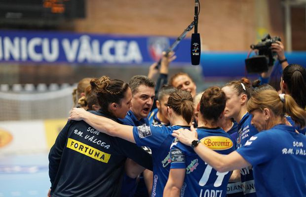 SCM RM. VÂLCEA - BUDUCNOST // Florentin Pera, o inimă care vibrează pentru handbal » Antrenorul lui SCM Rm. Vâlcea s-a întors la antrenamente după 3 zile în spital