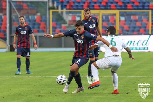 Adrian Petre (22 de ani) a fost introdus în minutul 76 al partidei pierdute de Cosenza în deplasarea de la Chievo, scor 0-2.