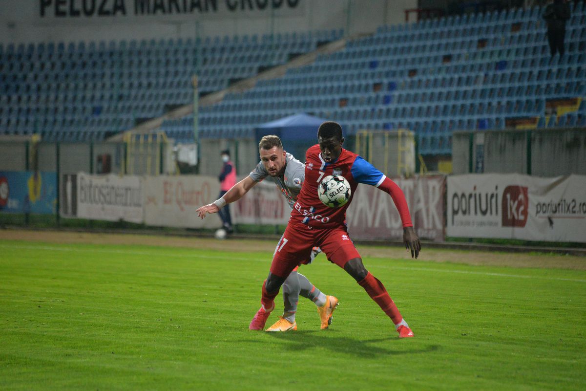 FC BOTOȘANI - UTA 2-3. Marius Croitoru a luat foc: „N-ai ce căuta, bă, ca arbitru în Liga 1! Își bate joc de noi! E prea mult, să-și rupă ecusoanele!”