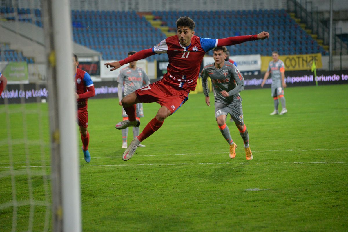 FC BOTOȘANI - UTA 2-3. Marius Croitoru a luat foc: „N-ai ce căuta, bă, ca arbitru în Liga 1! Își bate joc de noi! E prea mult, să-și rupă ecusoanele!”