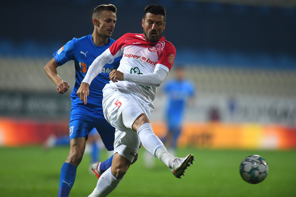 Penalty contestat de Craiova în meciul cu Hermannstadt! Marcel Bîrsan nu a stat pe gânduri