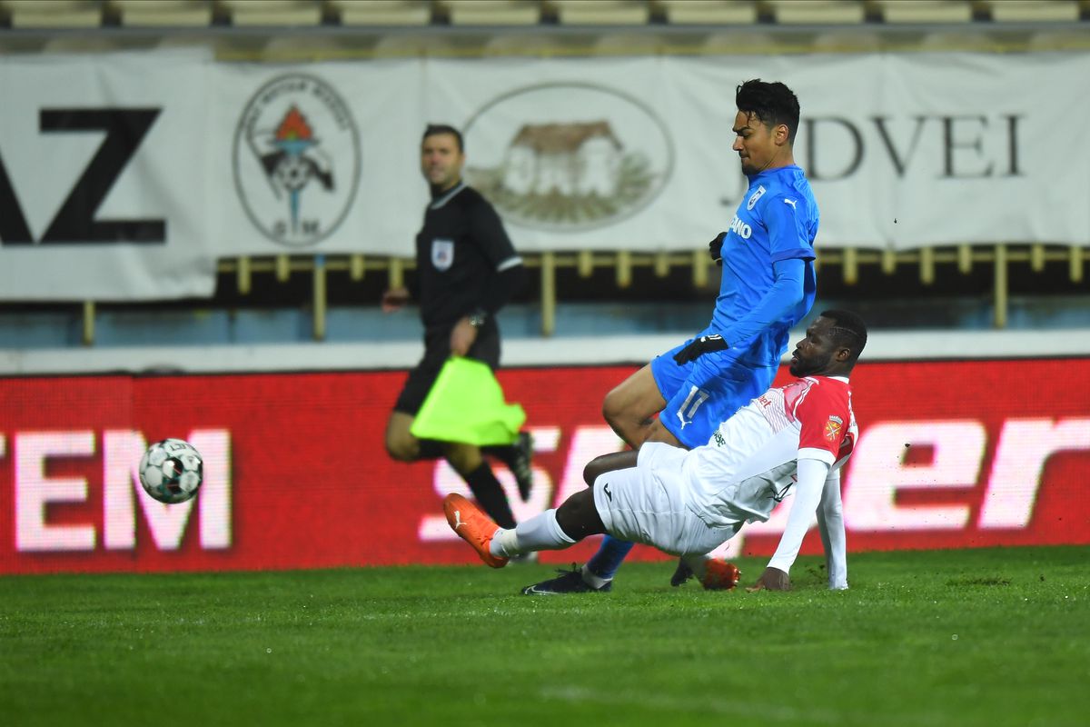 Penalty contestat de Craiova în meciul cu Hermannstadt! Marcel Bîrsan nu a stat pe gânduri
