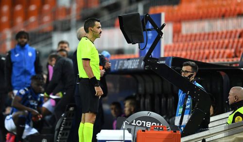Ovidiu Hațegan a folosit deja sistemul VAR în Champions League. Sursă foto: Getty