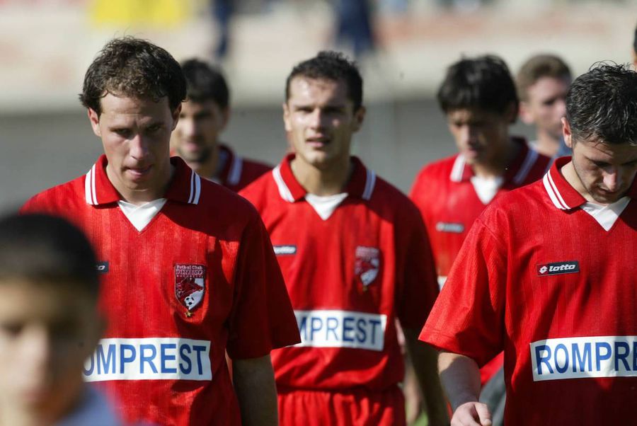 Naidin, primul din stânga, înaintea unui meci în tricoul lui Dinamo II A ratat transferul la Dinamo, Rapid și Steaua din cauza unei semnături false validate de FRF » Mărturia unui campion în Liga 1: „Eram stresat în ultimul hal. Credeam că o iau razna”