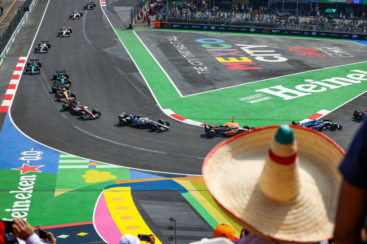 Max Verstappen scrie istorie după MP al Mexicului: peste Schumacher și Vettel! Rezultatul cursei + Schimbare în clasamentul piloților