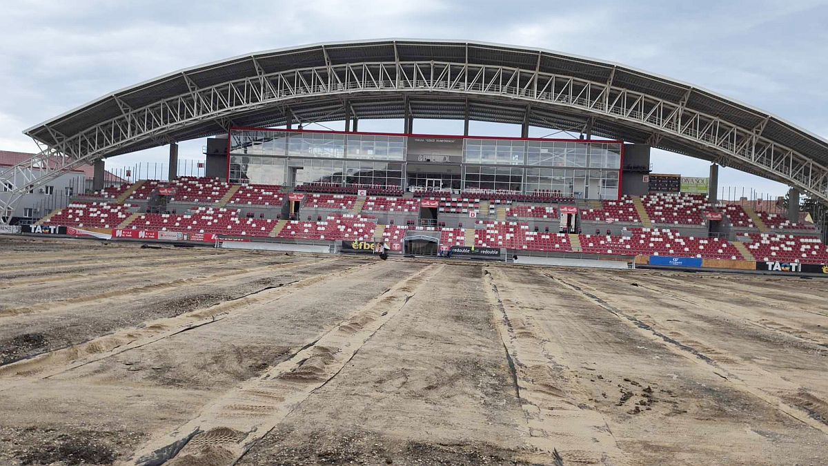 Înlocuire gazon arena Francisc Neuman - Arad