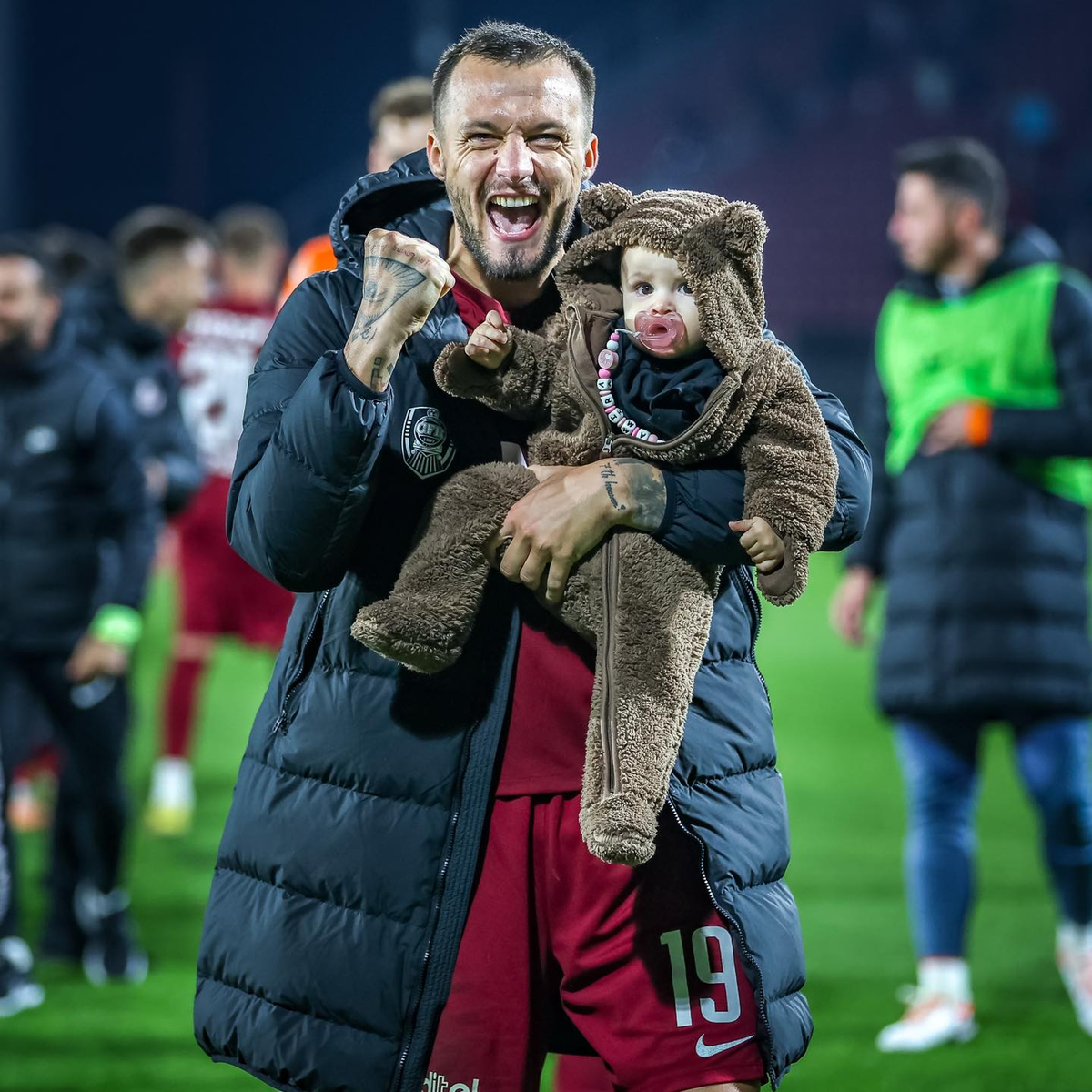 Vasile Mogoș, cu copilul la CFR Cluj - Farul