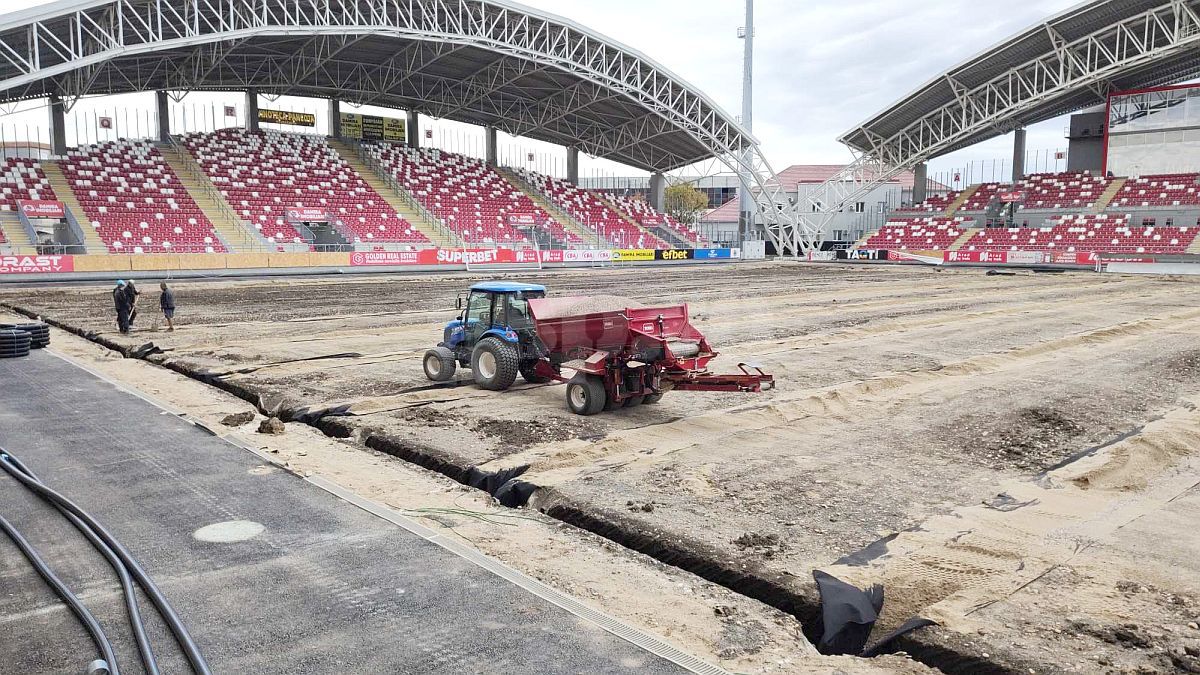 Înlocuire gazon arena Francisc Neuman - Arad