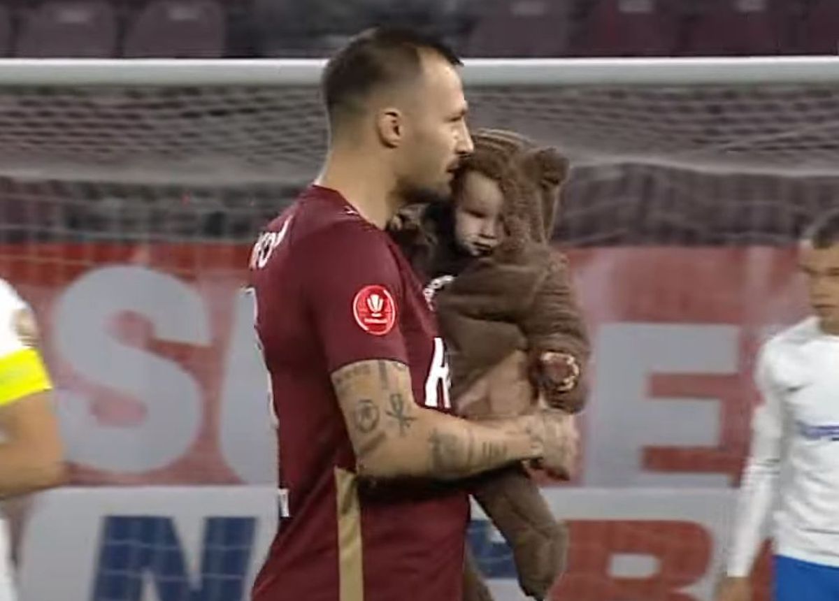 Vasile Mogoș, cu copilul la CFR Cluj - Farul