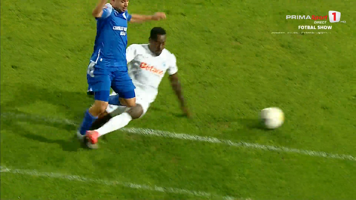 Decizie scandaloasă în Metalul Buzău - Craiova » Intrare criminală a fundașului Universității! Adversarul, în lacrimi, NU a mai putut juca