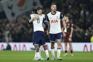 Antrenorul lui Tottenham l-a descris pe Drăgușin într-un singur cuvânt, după ce l-a trimis titular cu Manchester City